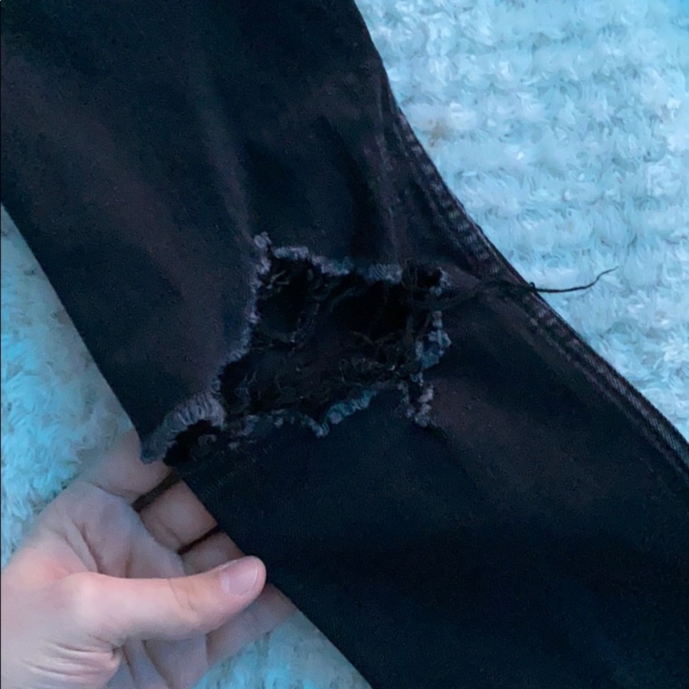 HOLLISTER HIGH RISE RIPPED JEANS - Picture 3 of 5